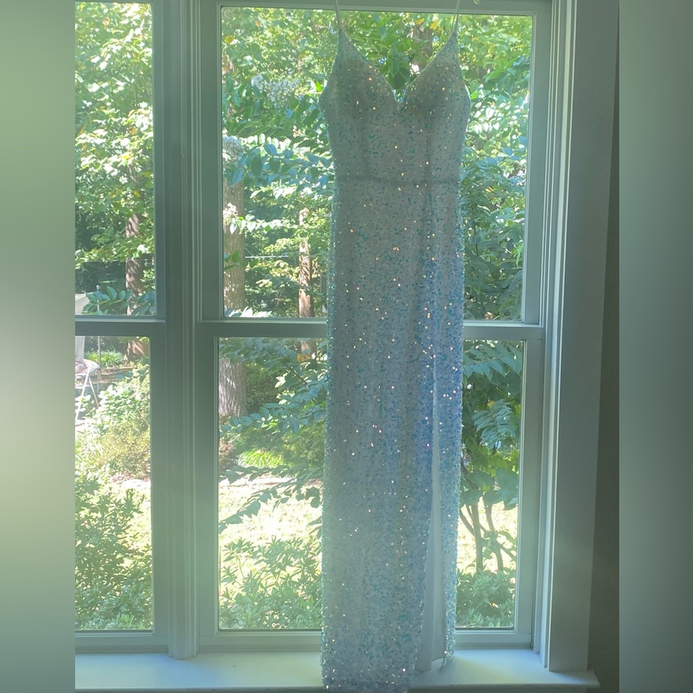 B.Smart White dress with iridescent Sequins size 5/6